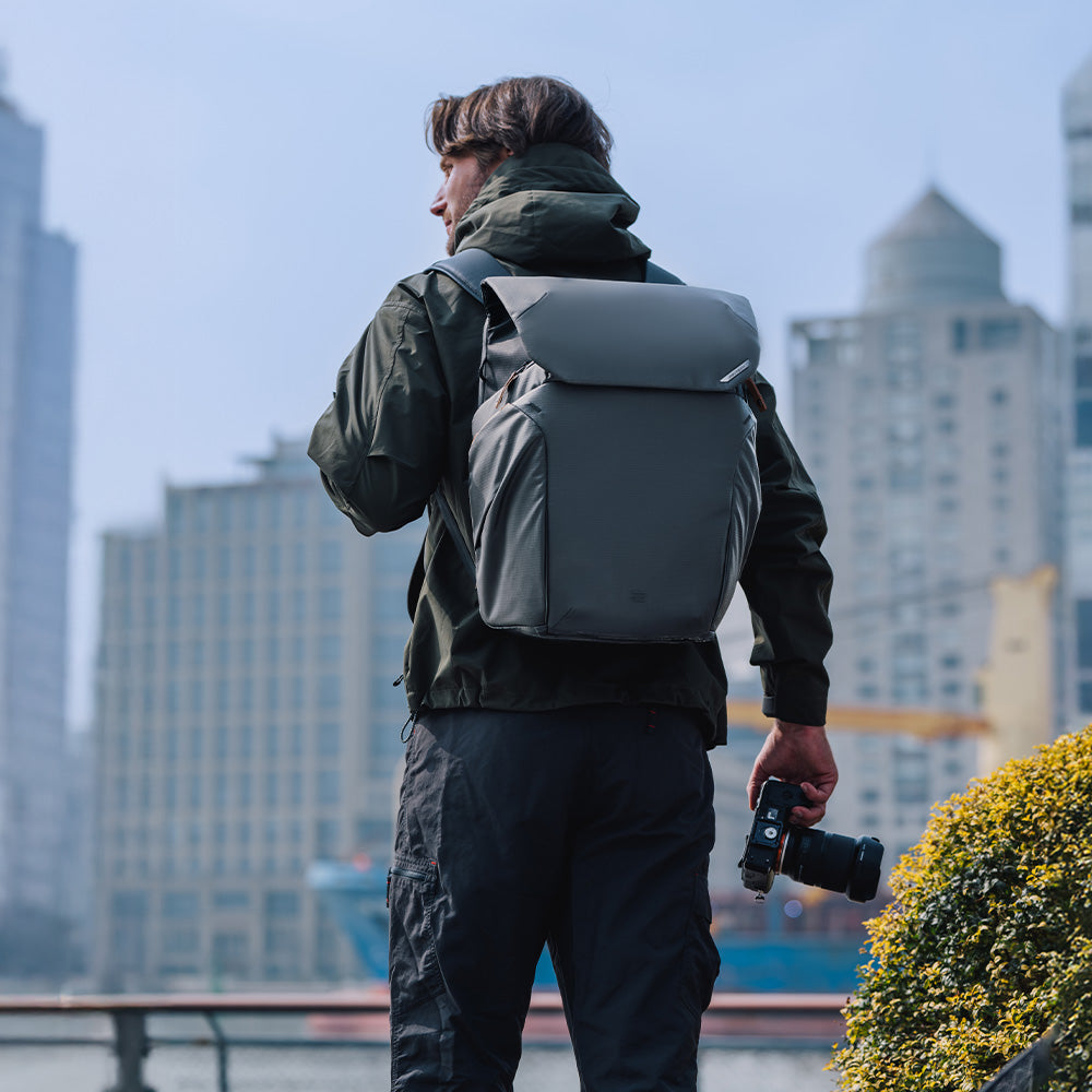 PGYTECH OneGo 2 fotobatoh 20L matte black zadní přístup