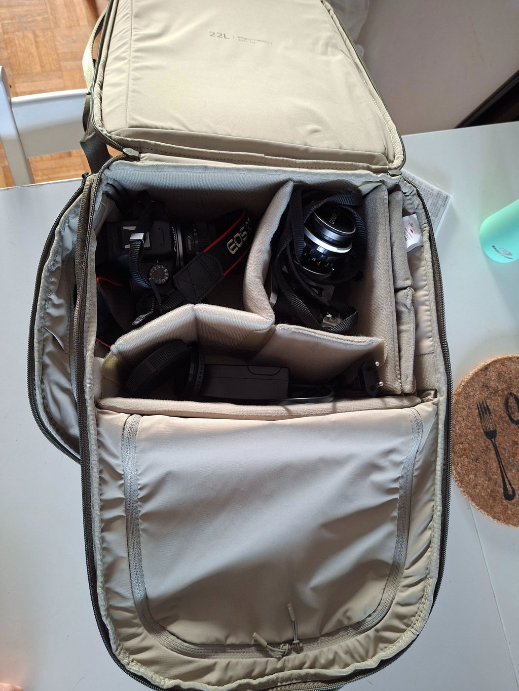 PGYTECH OneGo Lite fotobatoh 16L Cream