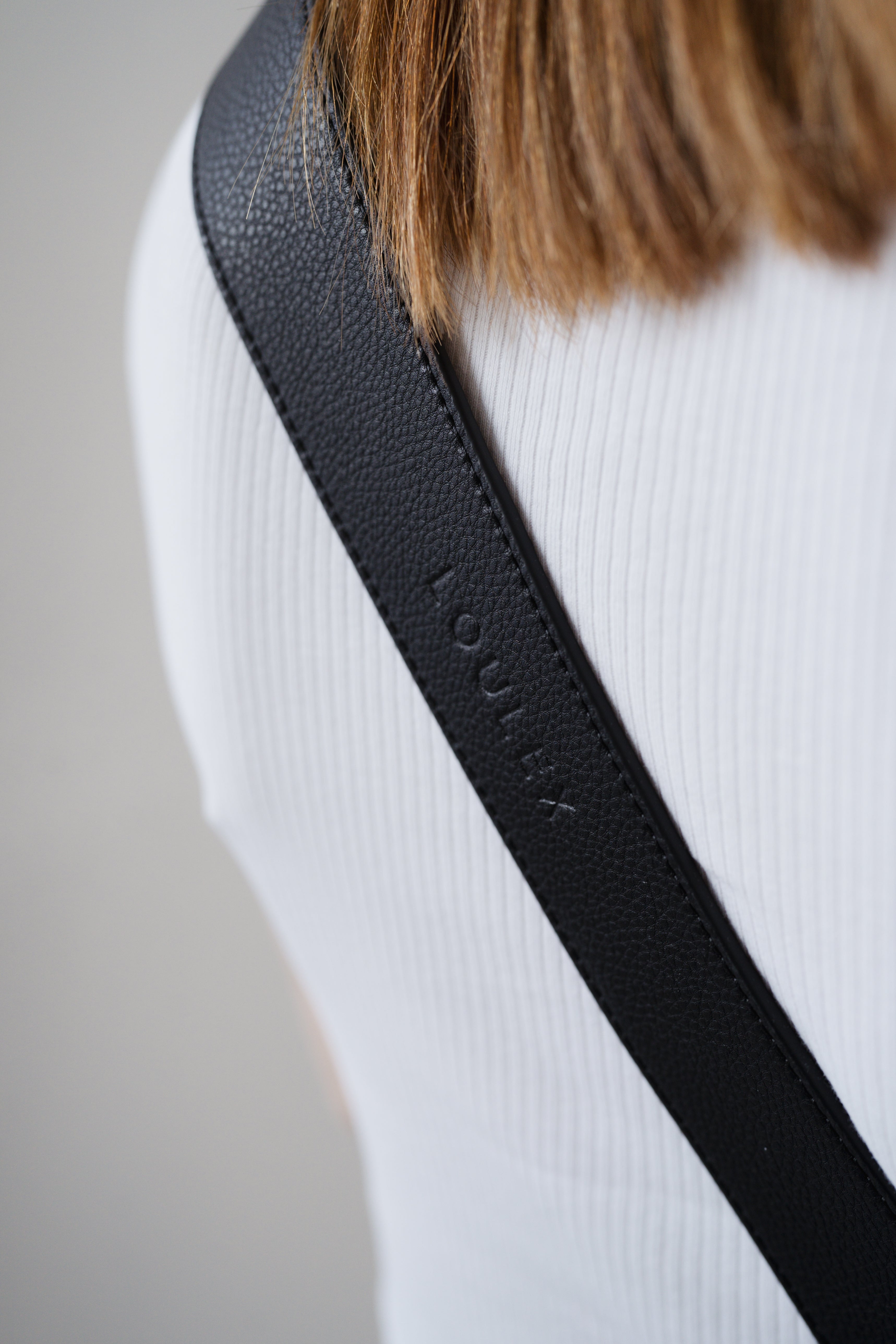 Loulex Crossbody popruh na fotoaparát černý do 150 cm