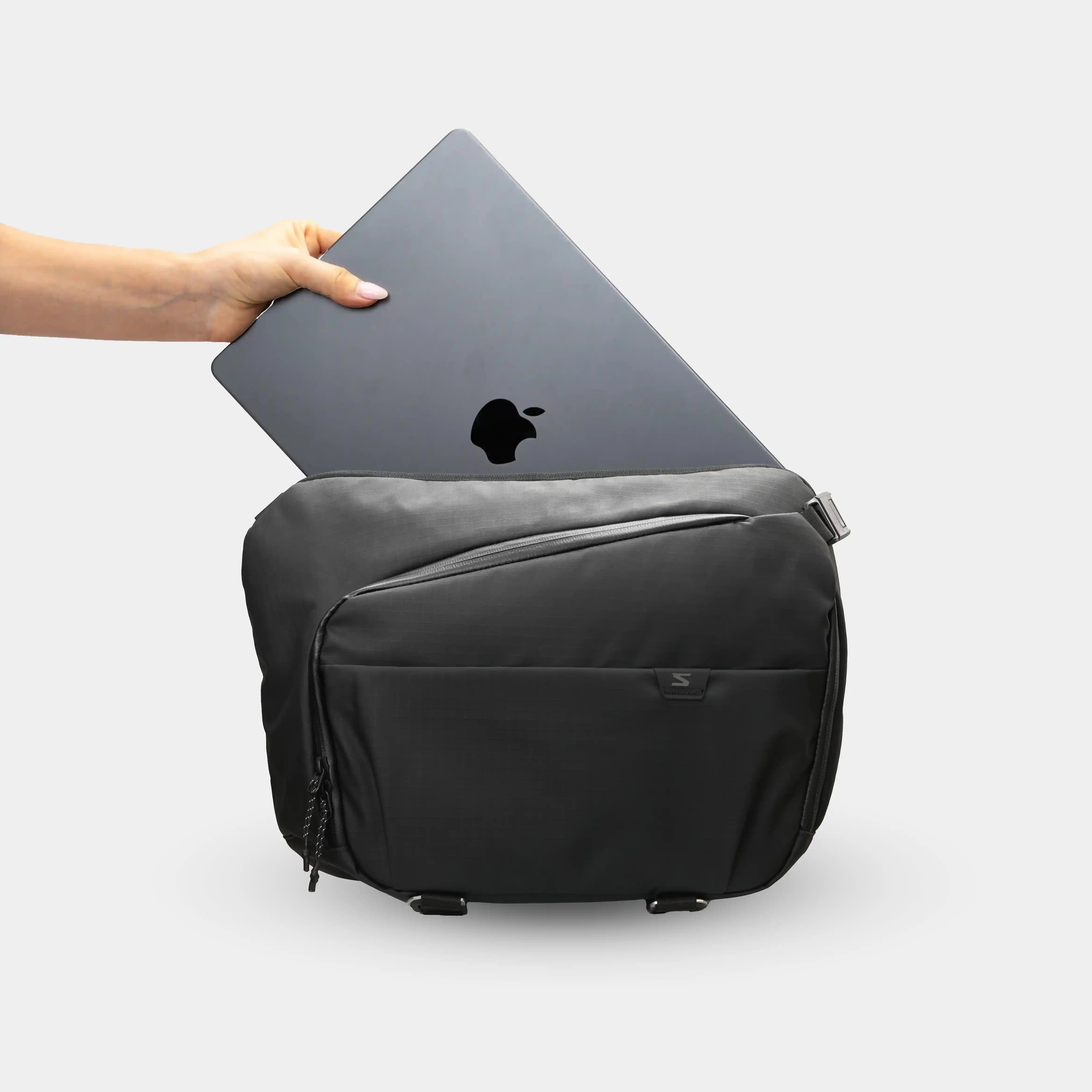 Sakk Nomad sling brašna na fotoaparát a 14" notebook