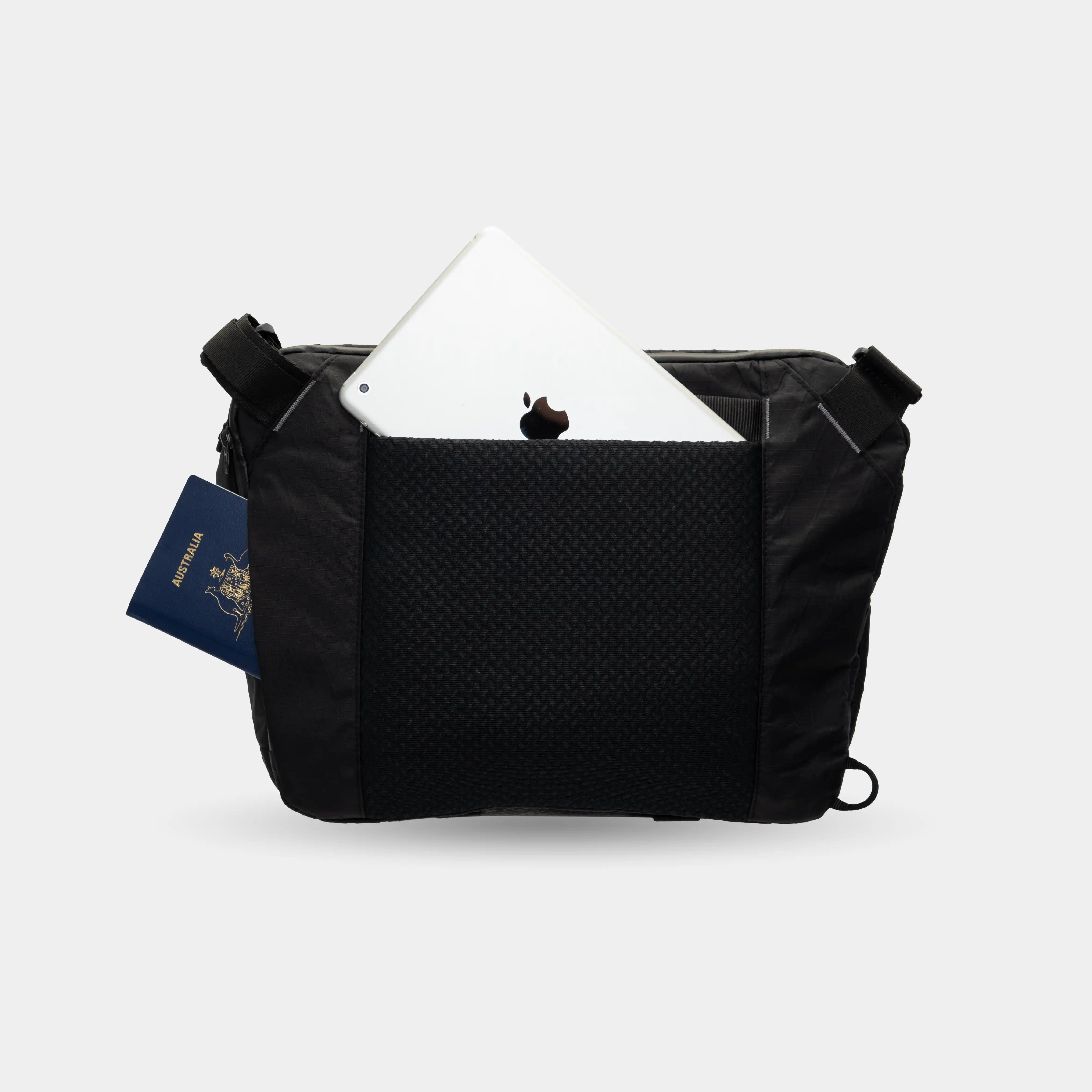 Sakk Nomad sling brašna na fotoaparát a 14" notebook
