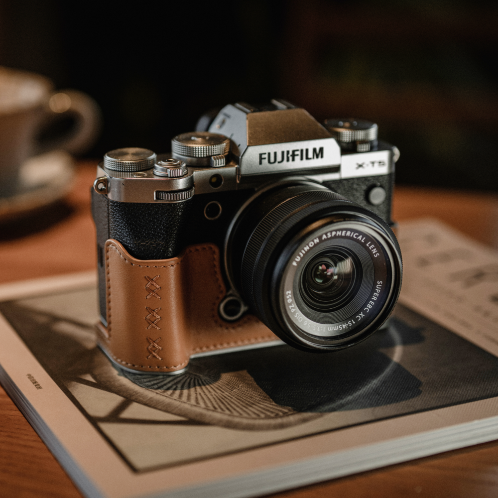 PGYTECH kožené pouzdro FUJIFILM X-T5 Midnight Black