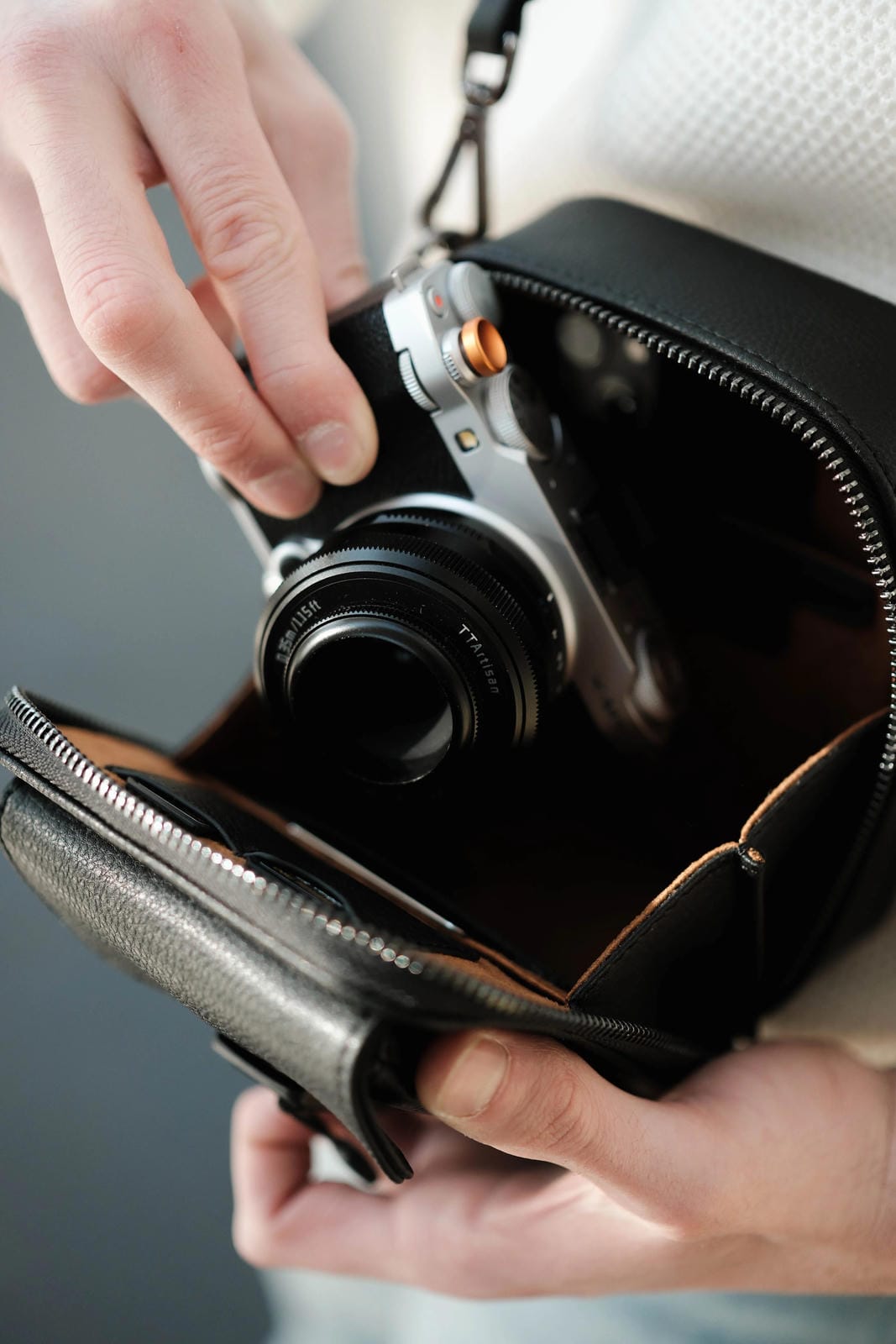 Loulex streetbag brašna na fotoaparát 1,4 l černá