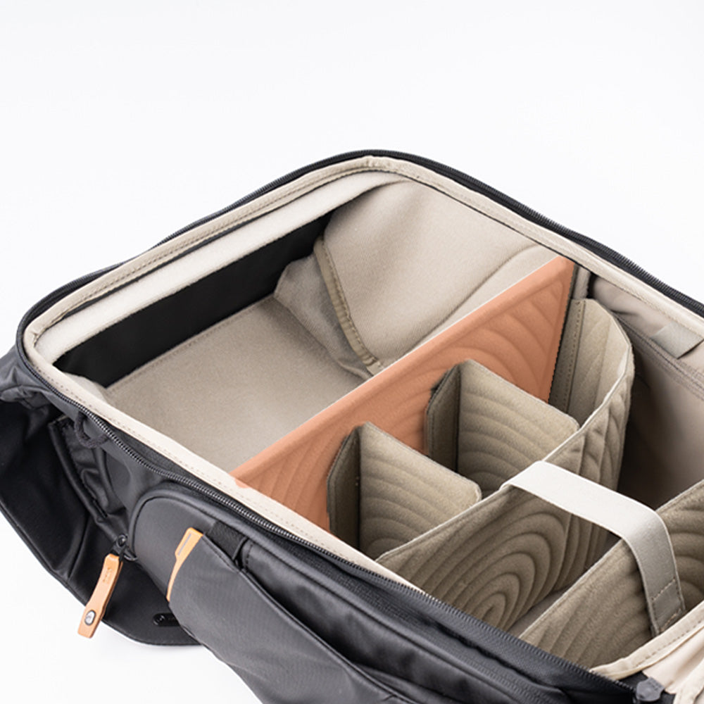 PGYTECH OneGo 2 fotobatoh 20L matte black zadní přístup