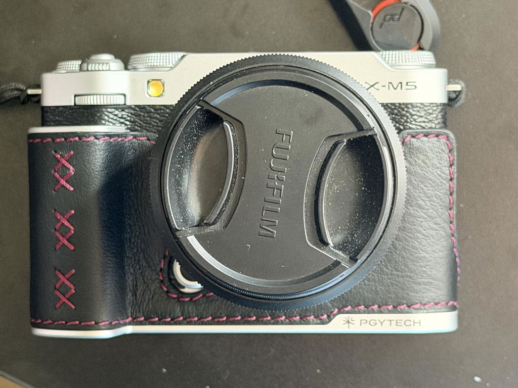 PGYTECH kožené pouzdro FUJIFILM X-T5 Midnight Black