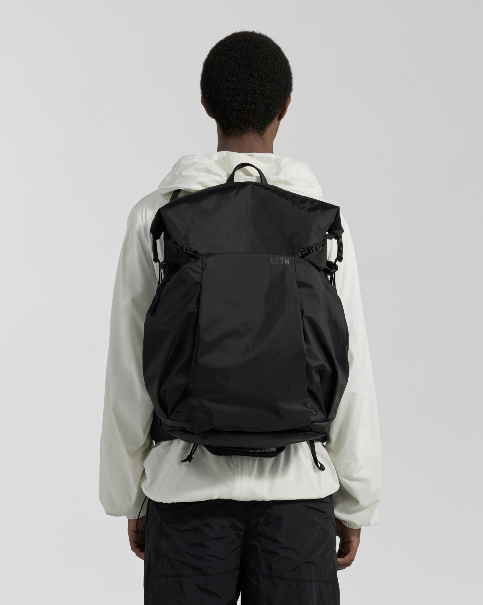 Urth Helios batoh 40L outdoor rozšířitelný