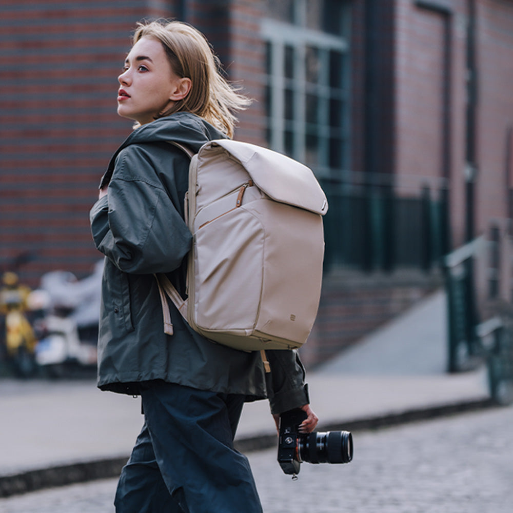 PGYTECH OneGo 2 fotobatoh 20L matte black zadní přístup