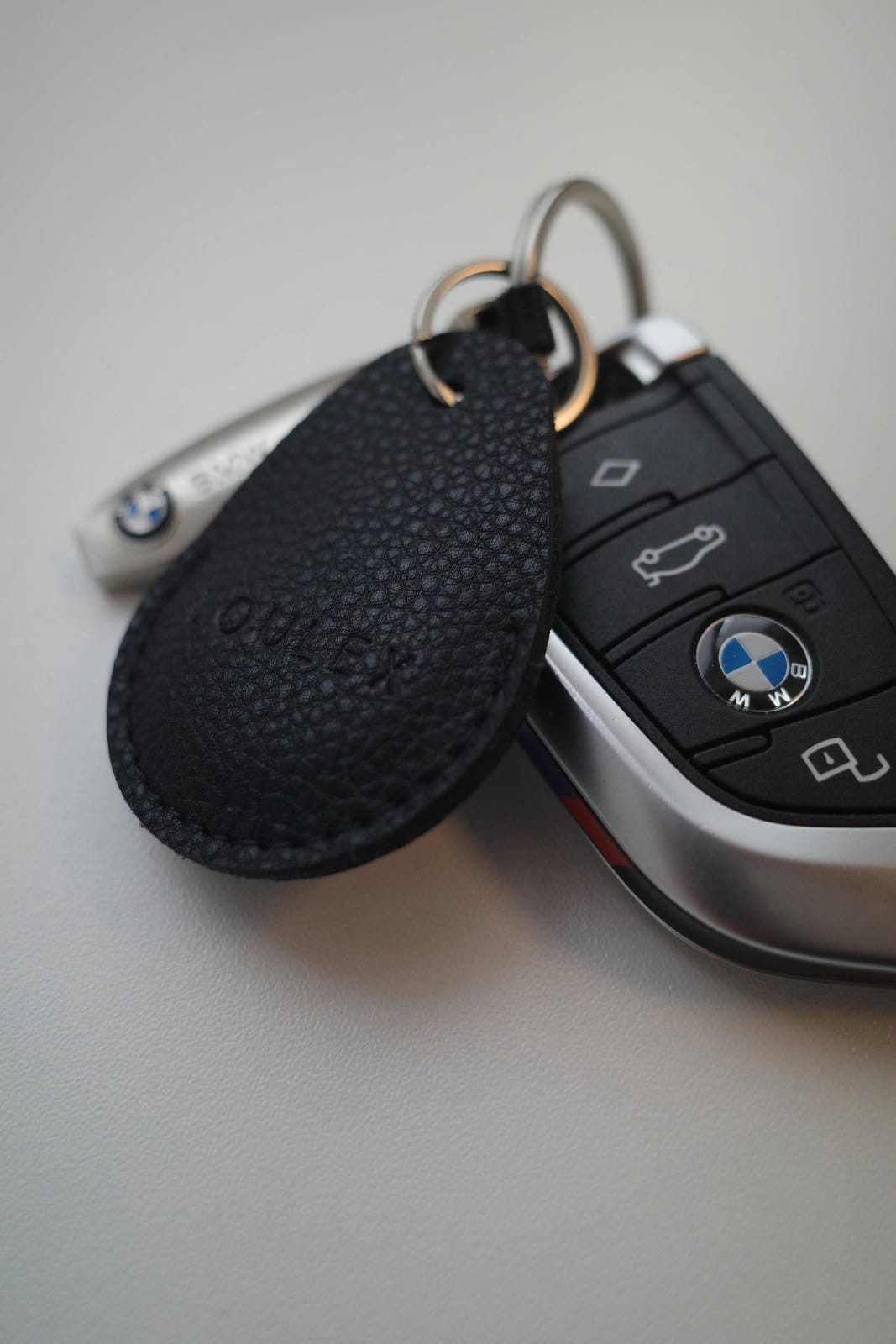 Loulex AirTag držák pouzdro z mikrovlákenné kůže